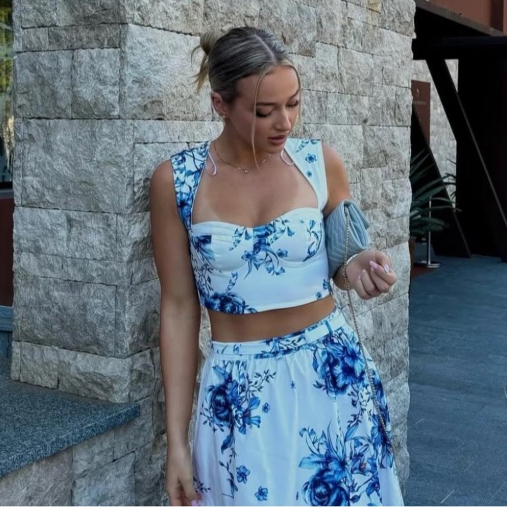 ZARA S NWT Printed Floral Sweetheart Crop Top | Blue & White